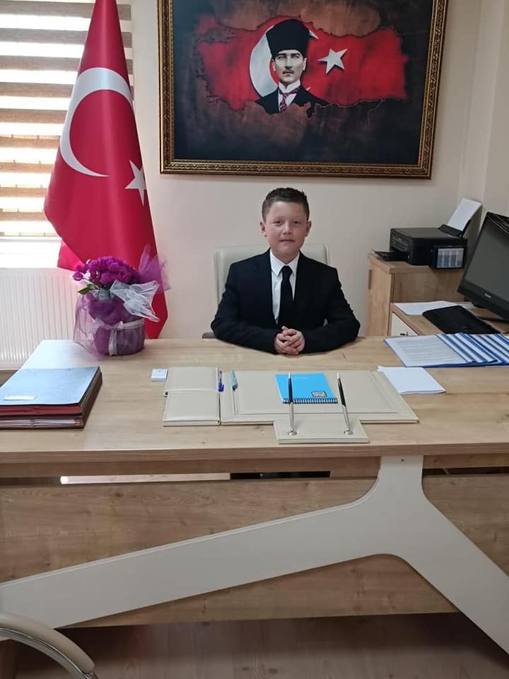 23 Nisan Ulusal Egemenlik ve  Dünya Çocuk Bayramı dolayısıyla sembolik olarak makam devir teslim töreni gerçekleştirildi.