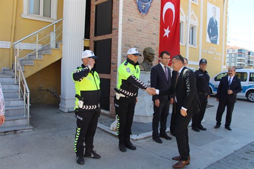 Sayın Kaymakamımız Cuma EMEÇ,Ramazan Bayramı dolayısıyla İlçe Emniyet Müdürlüğü ve İlçe Jandarma Komutanlığı'na ziyarette bulundu.